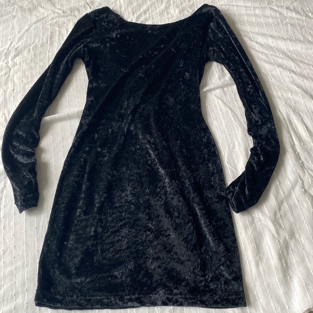 Maggie Lawrence Collection Black Crushed Velvet Long Sleeved 90s Mini Dress